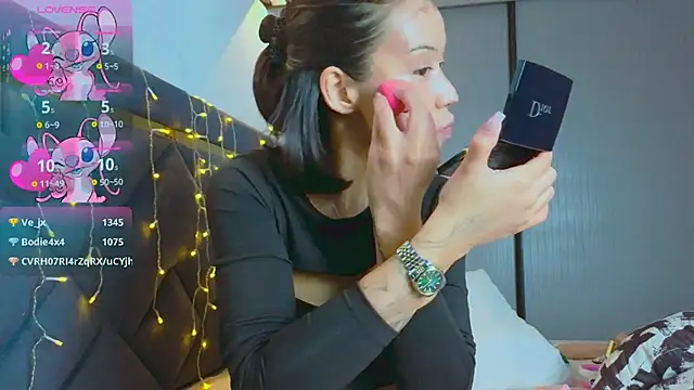 Mia Tin online show from 30, 1, 2025