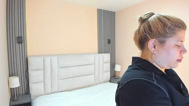 EYMI TOMSOM online show from 5, 10, 2025