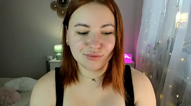 Snapshot of LAYLAxSTAR chatting on 7, 1, 2025 LAYLAxSTAR online show from 7, 1, 2025