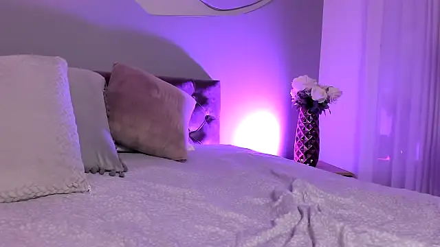 Nicolle W online show from 7, 3, 2025