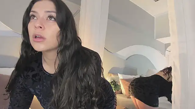 Nicolle W online show from 2, 12, 2025