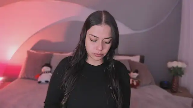 Nicolle W online show from 3, 12, 2025