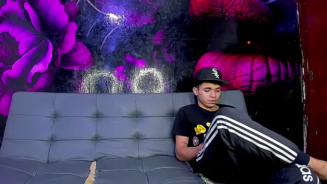 Snapshot of SecretsParty chatting on 16, 9, 2025 SecretsParty online show from 16, 9, 2025