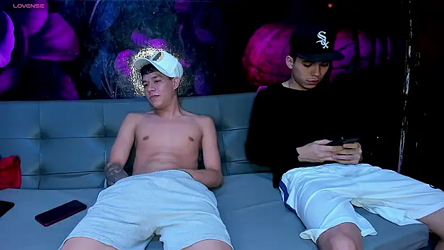 Snapshot of SecretsParty chatting on 8, 10, 2025 SecretsParty online show from 8, 10, 2025