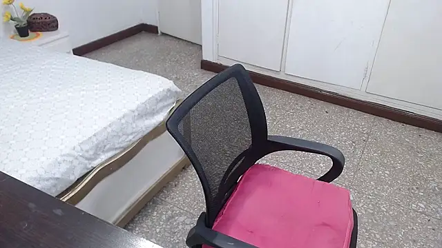 emiliaa hot online show from 18, 3, 2025