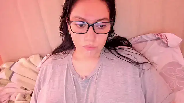 Snapshot of roniewester chatting on 19, 4, 2026 roniewester online show from 19, 4, 2026