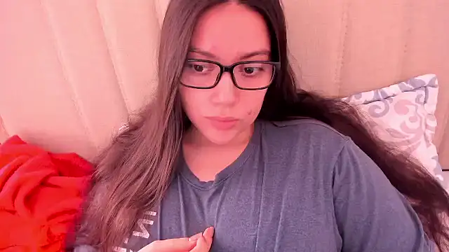 Snapshot of roniewester chatting on 24, 4, 2026 roniewester online show from 24, 4, 2026