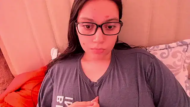 Snapshot of roniewester chatting on 29, 4, 2026 roniewester online show from 29, 4, 2026