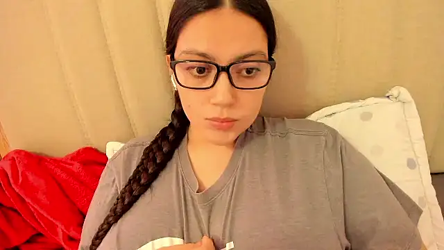 Snapshot of roniewester chatting on 17, 5, 2026 roniewester online show from 17, 5, 2026