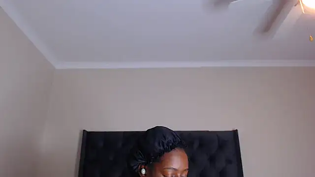 Snapshot of Sexynaughty_Gal chatting on 12, 11, 2025 Sexynaughty Gal online show from 12, 11, 2025