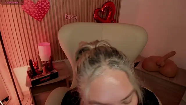 MarianL0ve online show from 15, 2, 2025