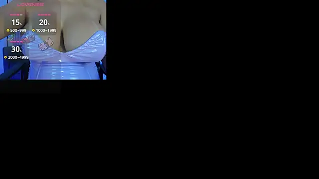 LeahJones  online show from 28, 1, 2025