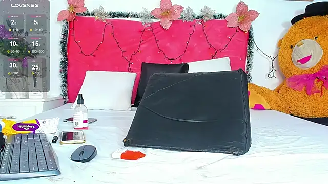 Snapshot of Sharon_smiith chatting on 7, 12, 2024 Sharon smiith online show from 7, 12, 2024