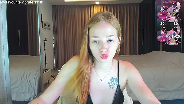 Snapshot of Hot_Mia_ chatting on 7, 11, 2025 Hot Mia online show from 7, 11, 2025