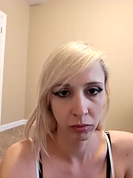 Snapshot of AmethystFoxx chatting on 21, 10, 2025 AmethystFoxx online show from 21, 10, 2025