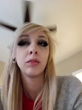 Snapshot of AmethystFoxx chatting on 28, 11, 2025 AmethystFoxx online show from 28, 11, 2025