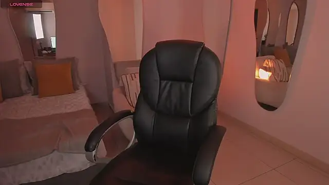 NaomiSainz online show from 2, 2, 2025