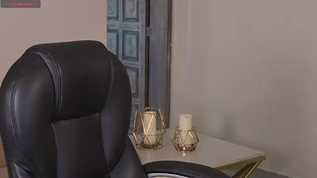 Snapshot of NaomiSainz chatting on 21, 12, 2025 NaomiSainz online show from 21, 12, 2025