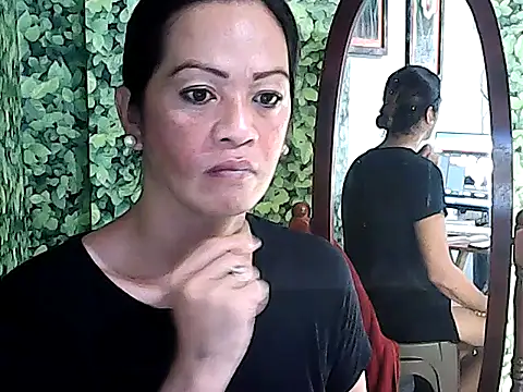 Snapshot of yummy_21xxx chatting on 28, 10, 2025 yummy 21xxx online show from 28, 10, 2025