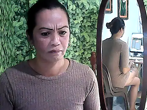 Snapshot of yummy_21xxx chatting on 17, 12, 2025 yummy 21xxx online show from 17, 12, 2025