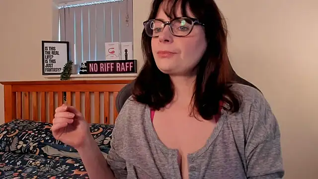 Snapshot of LucieWinters_UK chatting on 3, 1, 2025 LucieWinters UK online show from 3, 1, 2025