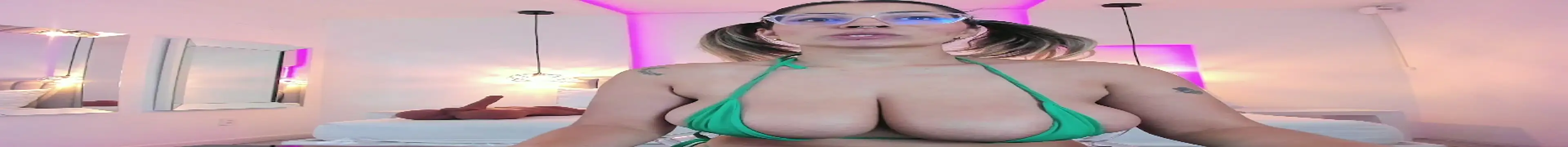 Snapshot of ValeryNova chatting on 4, 1, 2025 ValeryNova online show from 4, 1, 2025