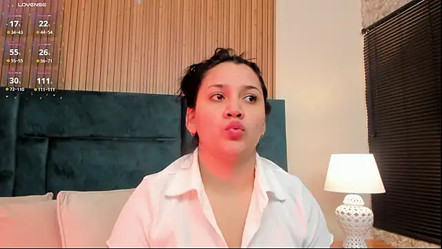 Snapshot of Kareena_chopra chatting on 17, 7, 2026 Kareena chopra online show from 17, 7, 2026