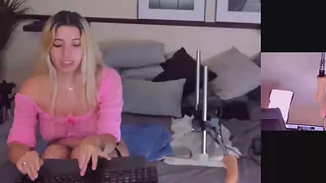 Snapshot of Lizzy_Lace chatting on 11, 1, 2025 Lizzy Lace online show from 11, 1, 2025