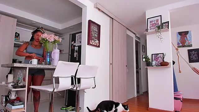 Snapshot of karlye_5 chatting on 4, 12, 2025 karlye 5 online show from 4, 12, 2025