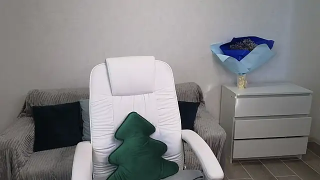 Snapshot of EvaMaddison chatting on 13, 2, 2025 EvaMaddison online show from 13, 2, 2025