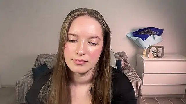 Snapshot of EvaMaddison chatting on 10, 9, 2025 EvaMaddison online show from 10, 9, 2025