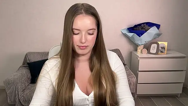 Snapshot of EvaMaddison chatting on 8, 10, 2025 EvaMaddison online show from 8, 10, 2025