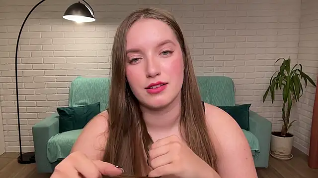 Snapshot of EvaMaddison chatting on 30, 10, 2025 EvaMaddison online show from 30, 10, 2025