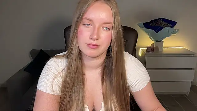 Snapshot of EvaMaddison chatting on 7, 6, 2026 EvaMaddison online show from 7, 6, 2026