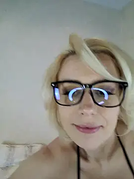 Snapshot of AureliaDoux chatting on 10, 2, 2025 AureliaDoux online show from 10, 2, 2025