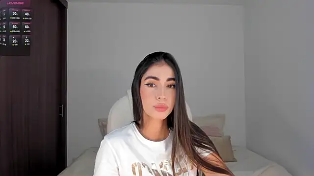 RebeccaBaxter online show from 28, 1, 2025