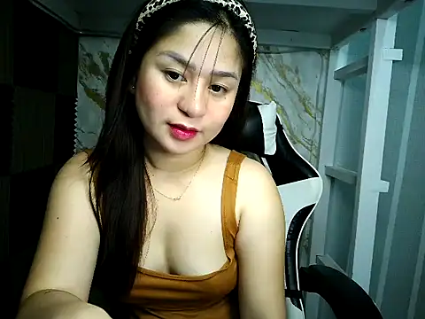 Snapshot of Mia_2022 chatting on 17, 10, 2025 Mia 2022 online show from 17, 10, 2025