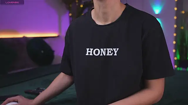 Lorettelorena online show from 10, 11, 2025