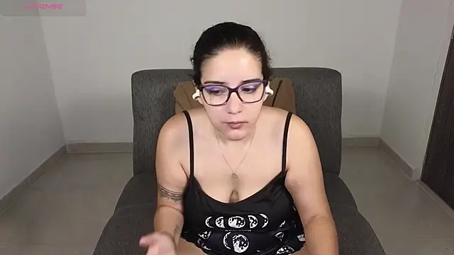 Snapshot of blue__moon_ chatting on 3, 10, 2025 blue moon online show from 3, 10, 2025