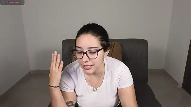 Snapshot of blue__moon_ chatting on 8, 10, 2025 blue moon online show from 8, 10, 2025