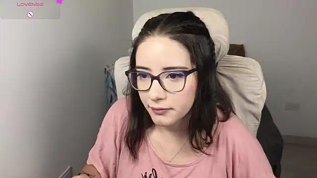 Snapshot of blue__moon_ chatting on 6, 11, 2025 blue moon online show from 6, 11, 2025