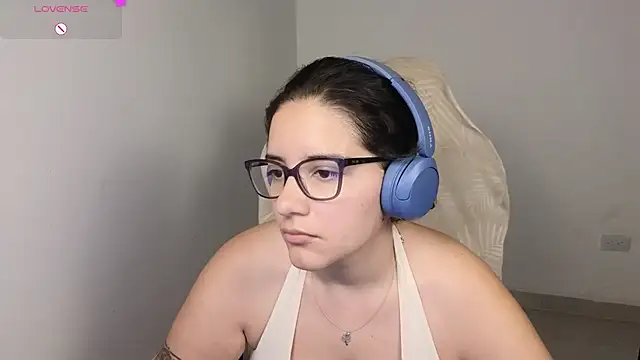 Snapshot of blue__moon_ chatting on 27, 11, 2025 blue moon online show from 27, 11, 2025