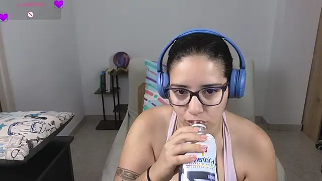 Snapshot of blue__moon_ chatting on 25, 6, 2026 blue moon online show from 25, 6, 2026