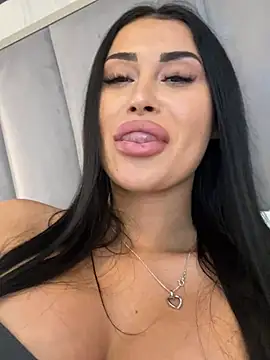 EmyLaveau online show from 25, 2, 2025