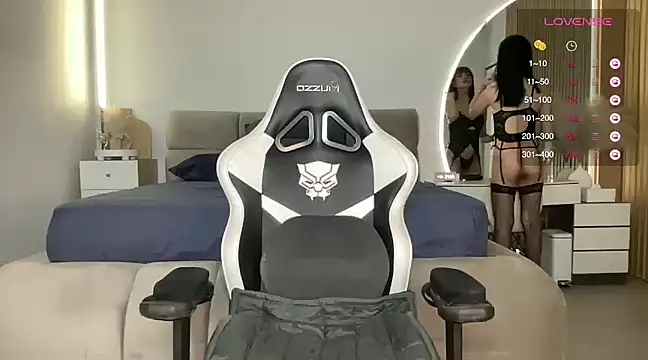 Snapshot of Rogueblaze chatting on 1, 3, 2025 Rogueblaze online show from 1, 3, 2025