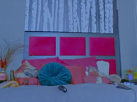 Snapshot of MissParis26 chatting on 7, 11, 2025 MissParis26 online show from 7, 11, 2025