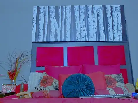 Snapshot of MissParis26 chatting on 28, 11, 2025 MissParis26 online show from 28, 11, 2025