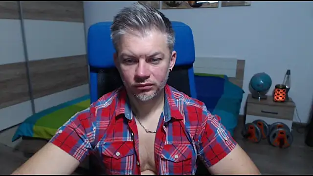 Snapshot of RobbyShawz chatting on 4, 10, 2025 RobbyShawz online show from 4, 10, 2025