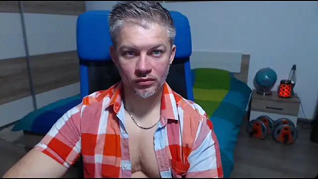 Snapshot of RobbyShawz chatting on 5, 10, 2025 RobbyShawz online show from 5, 10, 2025