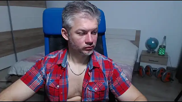 Snapshot of RobbyShawz chatting on 19, 11, 2025 RobbyShawz online show from 19, 11, 2025